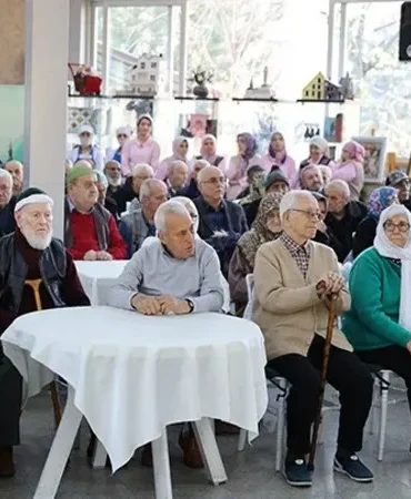 yas-sarti-70e-yukseldi-7-bin-yasli-huzurevi-sirasindan-cikarildi-BMSa4Ddi.webp