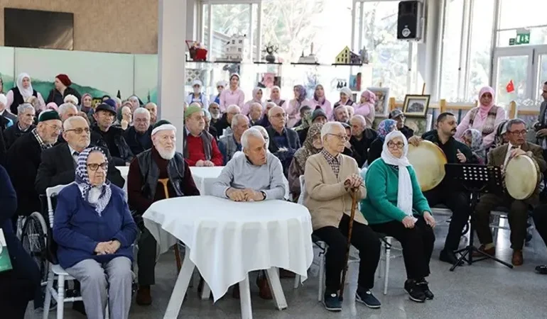 yas-sarti-70e-yukseldi-7-bin-yasli-huzurevi-sirasindan-cikarildi-BMSa4Ddi.webp