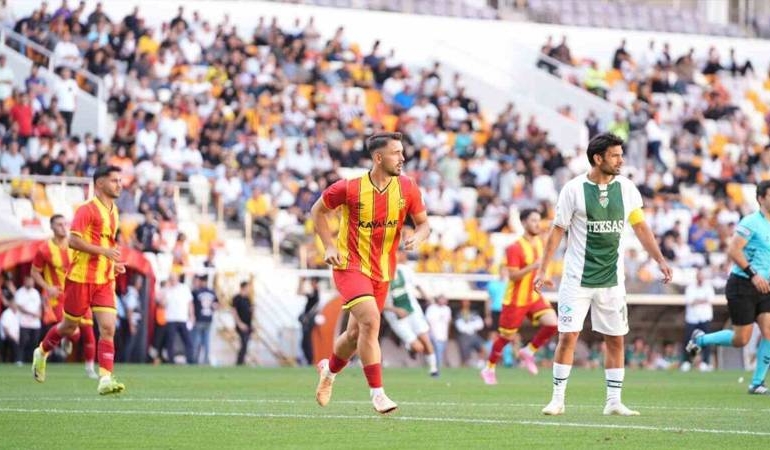 yeni-malatyaspor-tarihe-gecti-ligi-52-puanla-tamamladi-111-gol-yedi-8-gol-atabildi-uX6kPbg4.jpg